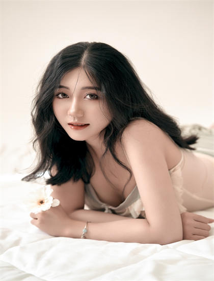 qvod电影天堂_97在线观看免费高清电视剧大全八戒线_王妃两奶头被两男人大力拉扯