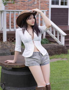 张津瑜吕知樾七段视频 下载-美女裸画图